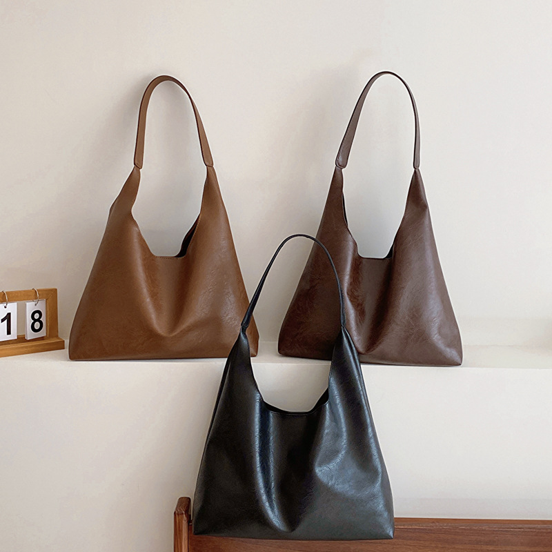 Summer trend capacious one-shoulder bag