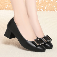 2025新款中跟单鞋女气质休闲妈妈鞋春秋女鞋橡胶软底中年女士皮鞋