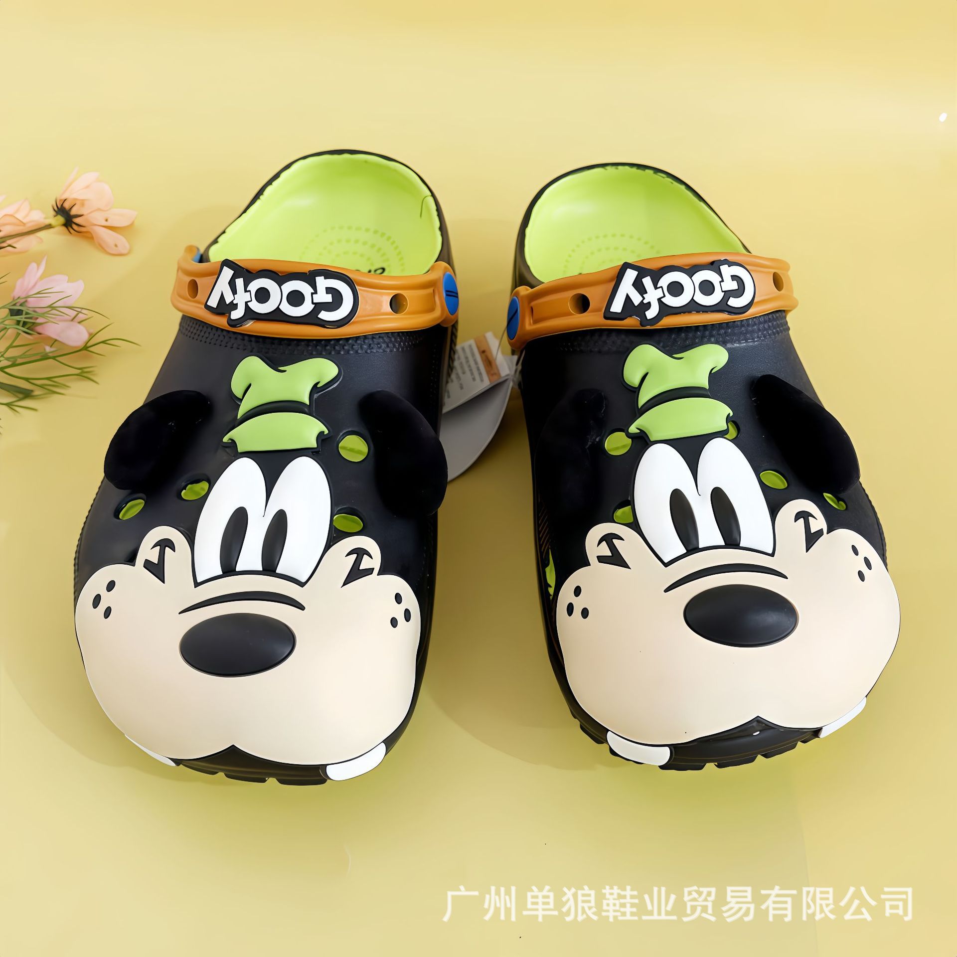 26 zapatos de agujero de dibujos animados de alta velocidad EVA con suela suave antideslizante zapatillas frías para hombres y mujeres que llevan zapatos de jardín de playa fuera de casa