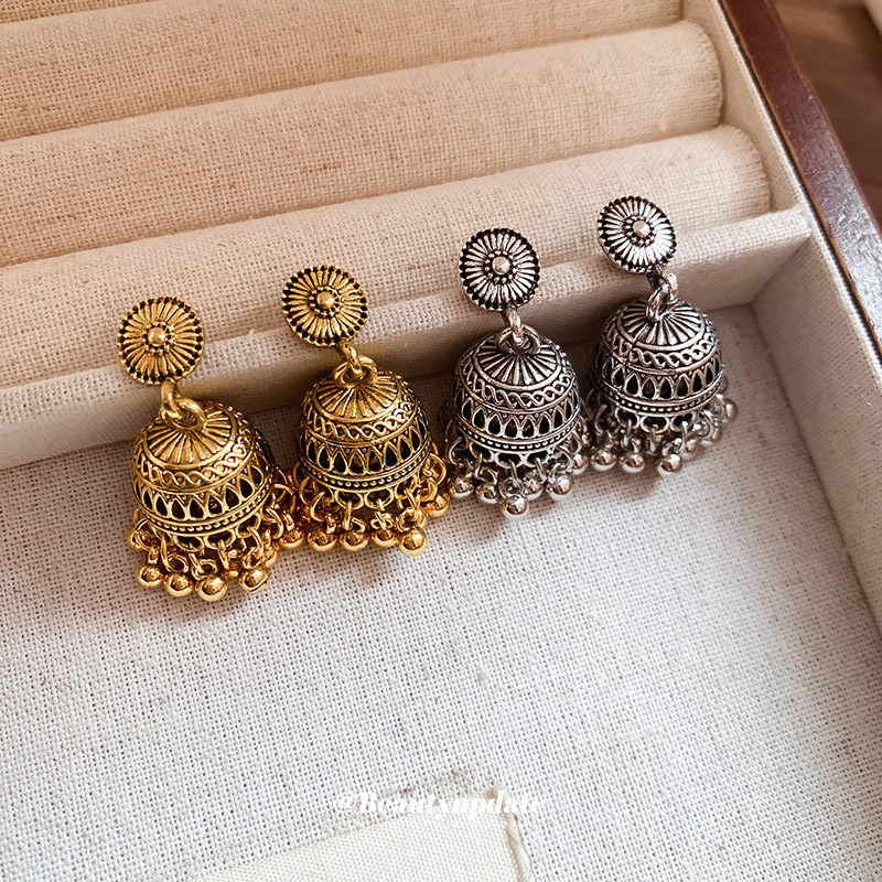 Aguja de plata, campana vintage, pendientes de borlas talladas, pendientes de temperamento de moda, pendientes de mujer, lujo ligero, sentido de alta gama