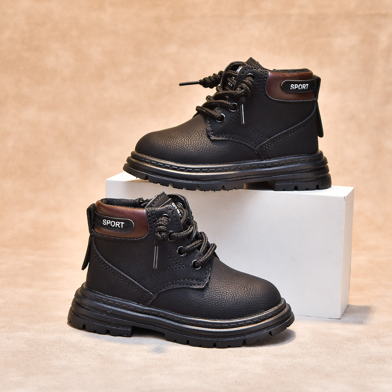 Lässiger, schlichter Kinderstiefel in mittlerer Wade, gelb, Herbst 2024, Martin für Jungen und Mädchen, Lederstiefel mit weicher Sohle_voghion.com