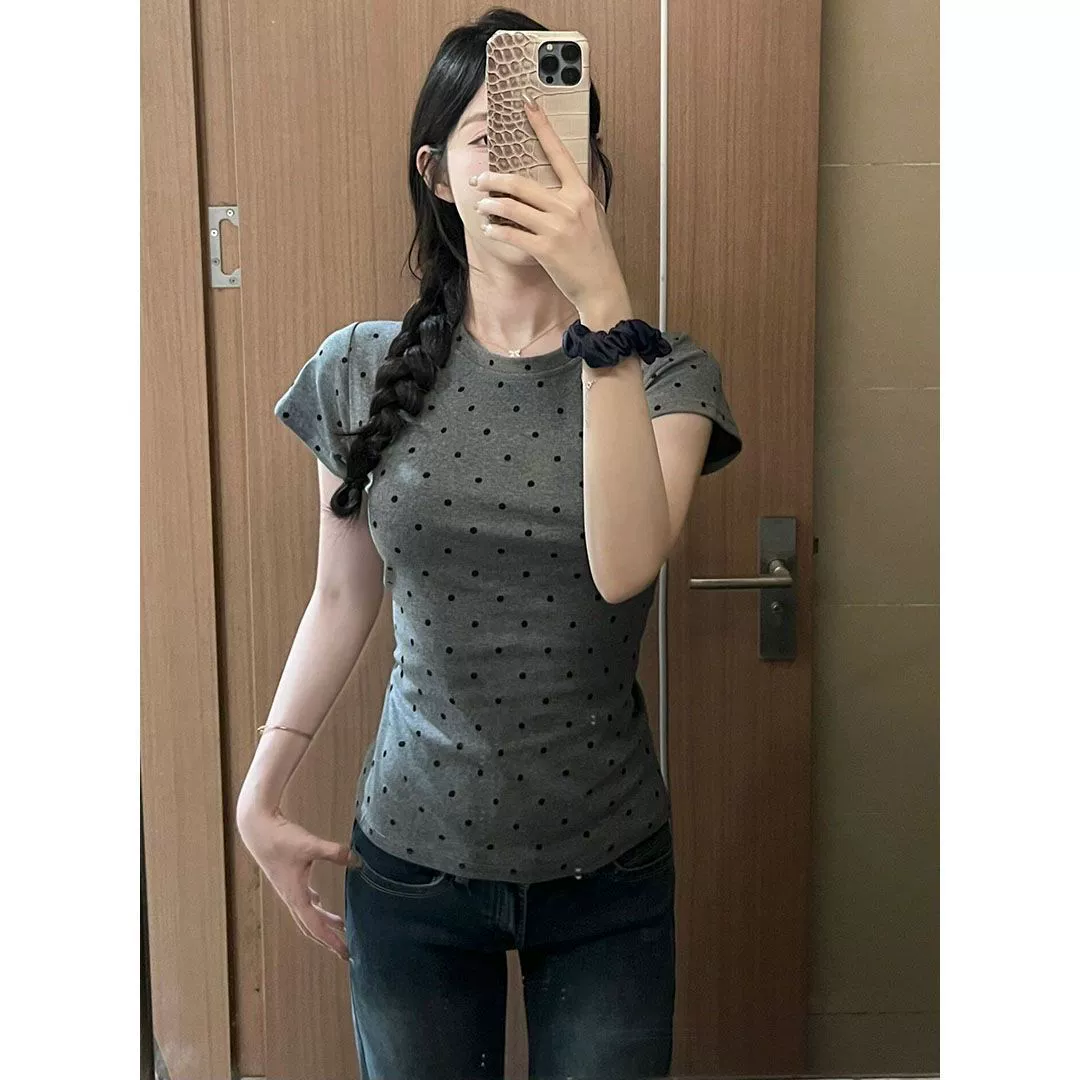 Летняя женская футболка с короткими рукавами в американском стиле ретро в горошек на правое плечо, облегающий повседневный топ-рубашка