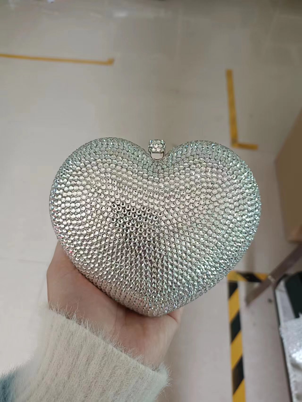 Túi clutch nữ đính kim cương thủ công đế bằng dự tiệc — Cuộn tròn đô la/phấn màu chi tiết 30