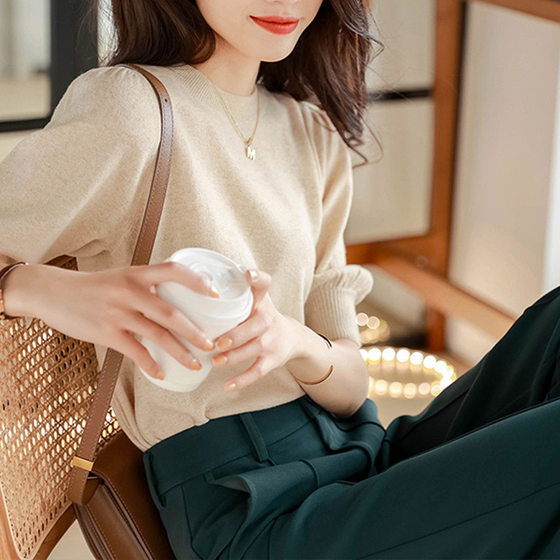 Early Spring and Summer Ice Silk Knitted Short-sleeved Top Women's 2023 New Women's Puff Sleeve Western Style Exquisite Elegant Small Shirt
