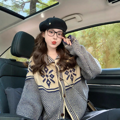 デザインラペルセータージャケット女性のための秋と冬 2025 新しいソフトワックス状レトロジャカード韓国スタイル怠惰なニットカーディガン