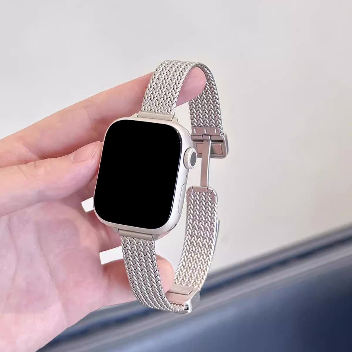 Aplicable para Apple Watch acero inoxidable metal de trigo herringbone hebilla de succión cintura pequeña correa de mujer