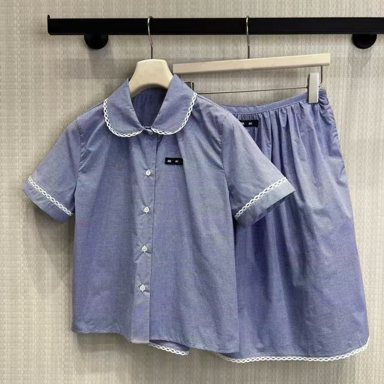 南油女装M家26夏季新款学院风格纹娃娃领短袖衬衫+半身裙套装女