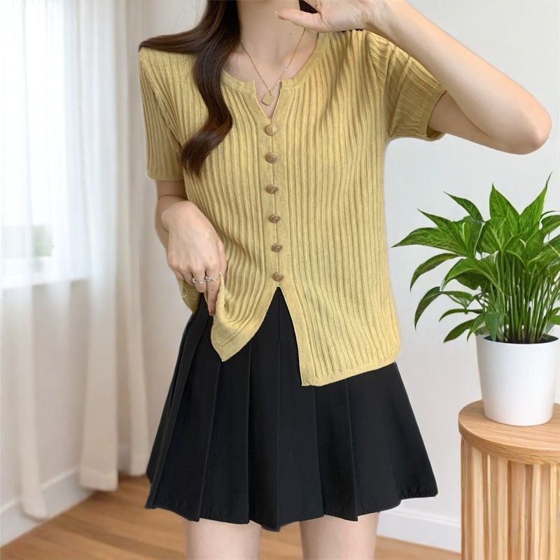 Elegant knitted summer short fitted cardigan