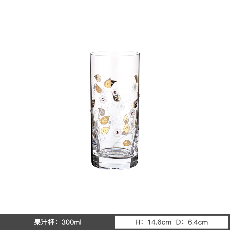 Tazas de cristal sin plomo importadas de alta calidad tazas de vino alto estilo europeo tazas de alto pie artesanía de relieve de lujo ligero tazas de champagne domésticas al por mayor