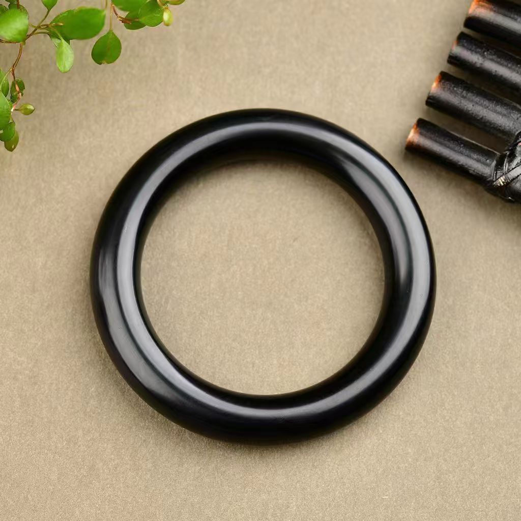 제조업체는 다양한 스타일의 신장 허톈 흑옥 팔찌를 도매합니다. 매우 기름기가 많고 잉크 농도가 가득하며 양고기 지방 옥 등급입니다.