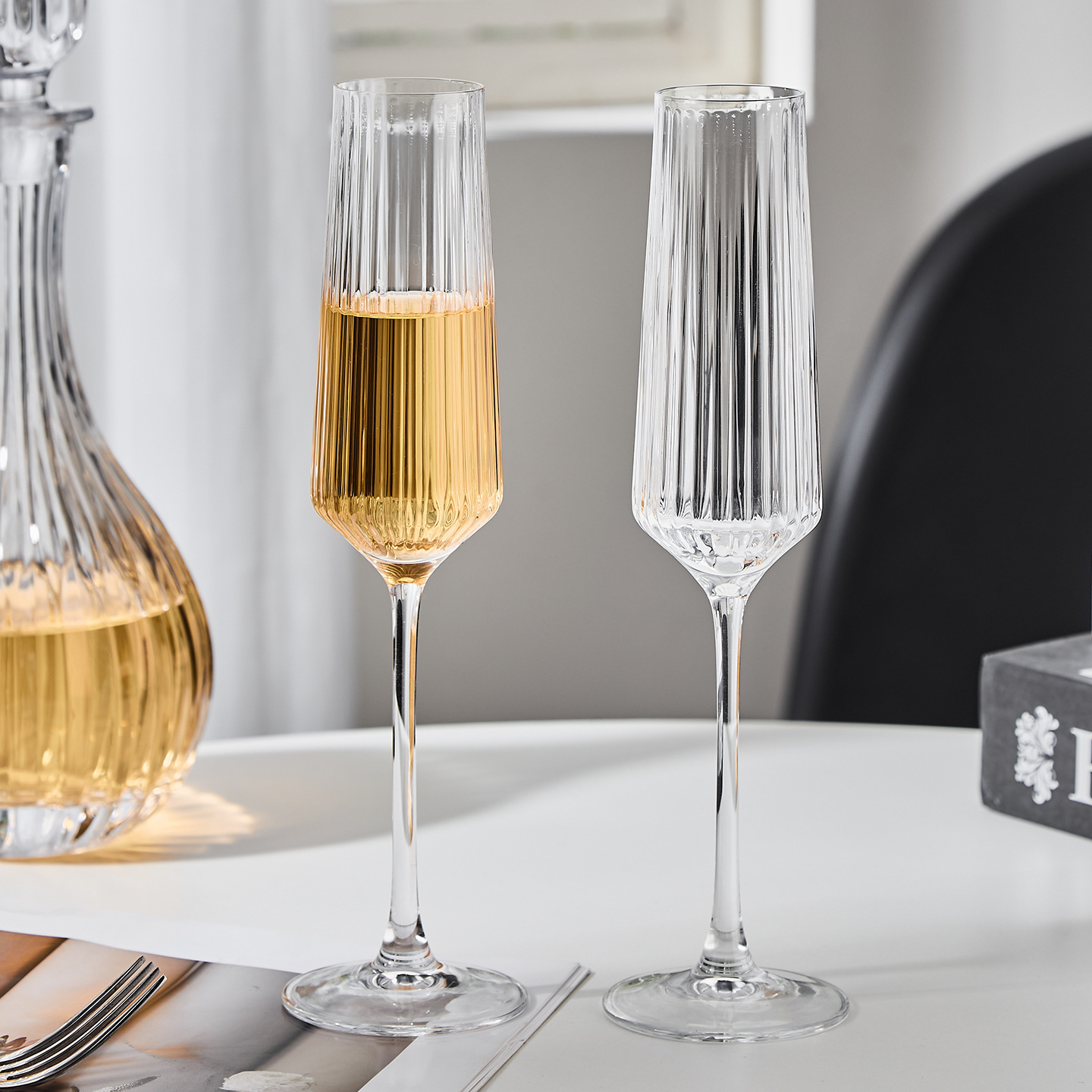 Vaso de vino de estilo europeo simple taza de vidrio corrugado vertical taza de champán casera taza de vino de vino de rayas de vino