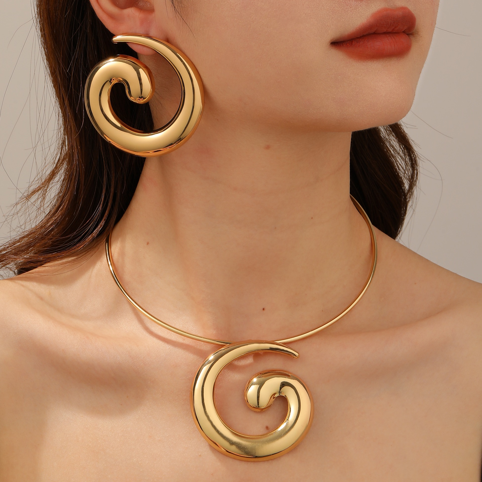 Joyas transfronterizas europeas y estadounidenses collar de pétalos metálicos irregulares de moda simple collar de collar de hierro