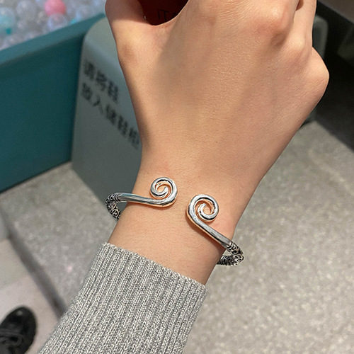 Korean version of retro tight bracelet with old-fashioned patterns and stripes, ethnic style, adjustable opening for men and women 