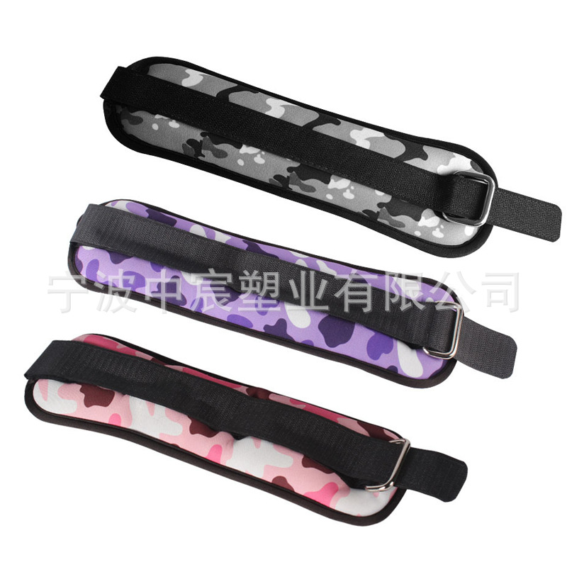Fitness training with weighted sandbags, student running, dance training, hand and foot binding, adjustable sandbags.