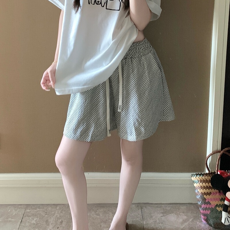 Fashionable Women's Summer Shorts, Loose and Comfortable, Cute Internet Celebrity Style Casual Pants, Thin Striped Simple Design, 2026 Summer Model Fashionable Women's Summer Shorts, Loose and Comfortable, Cute Internet Celebrity Style Casual Pants, Thin Striped Simple Design, 2026 Summer Model