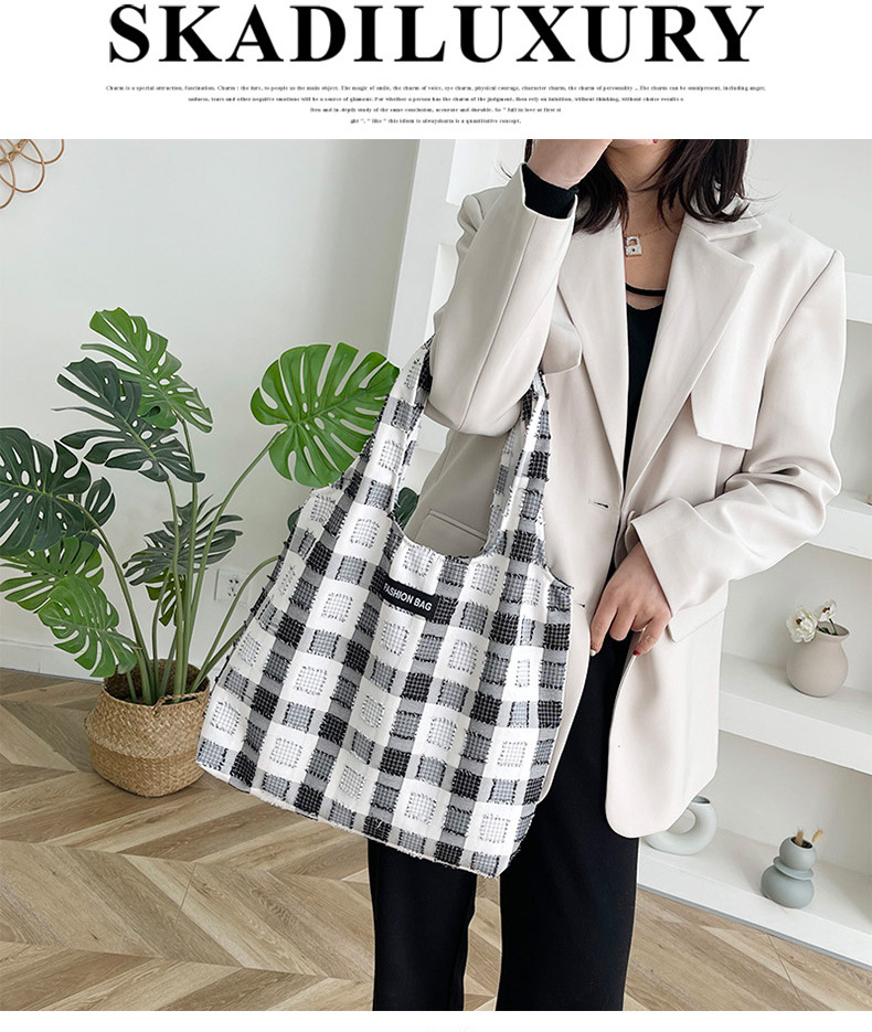 Forest-themed college style artistic girl checkered versatile tote bag, Korean Instagram fresh and cute student class shoulder bag details Picture