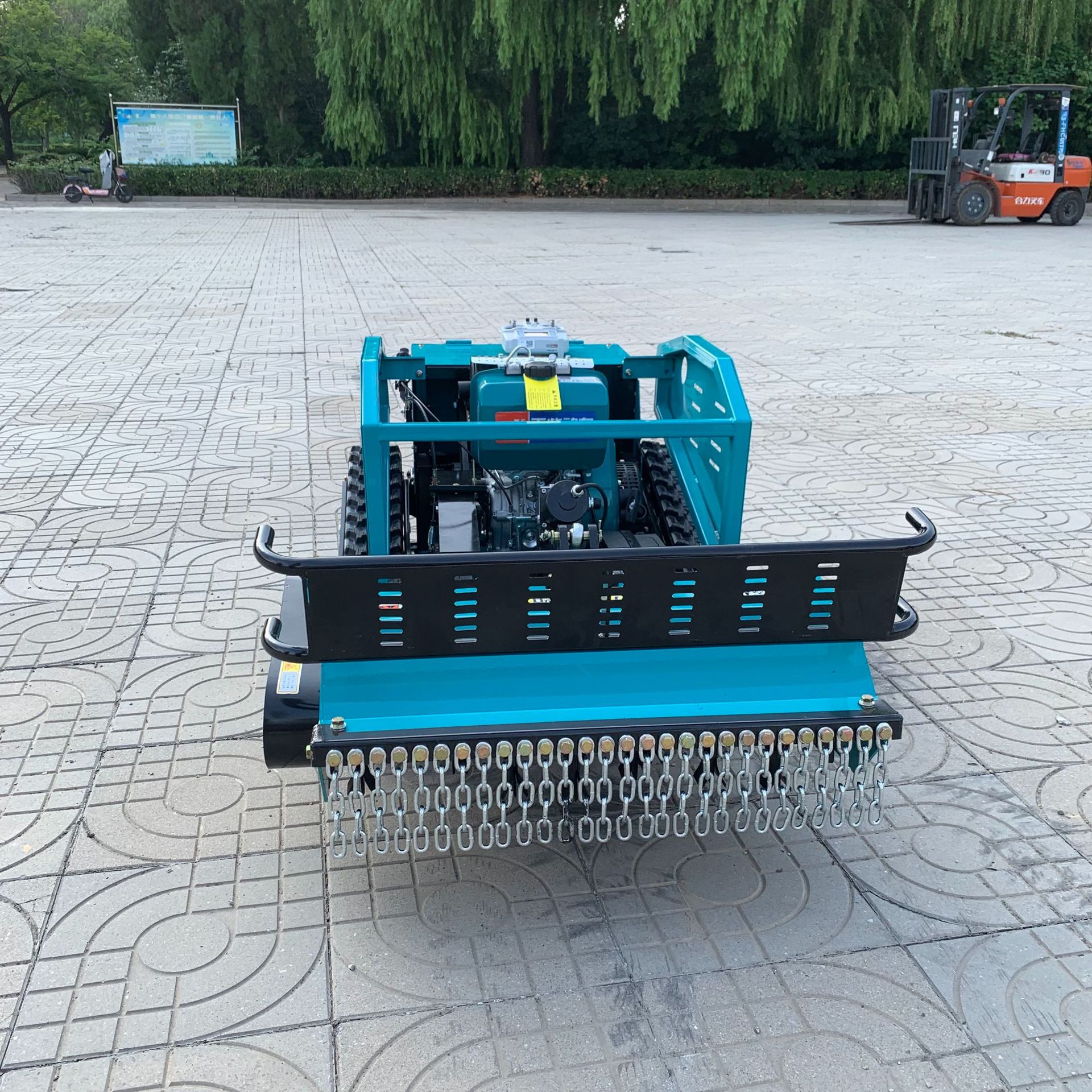 遥控履带式割草机 大马力农用除草还田机自发电小型履带打草机