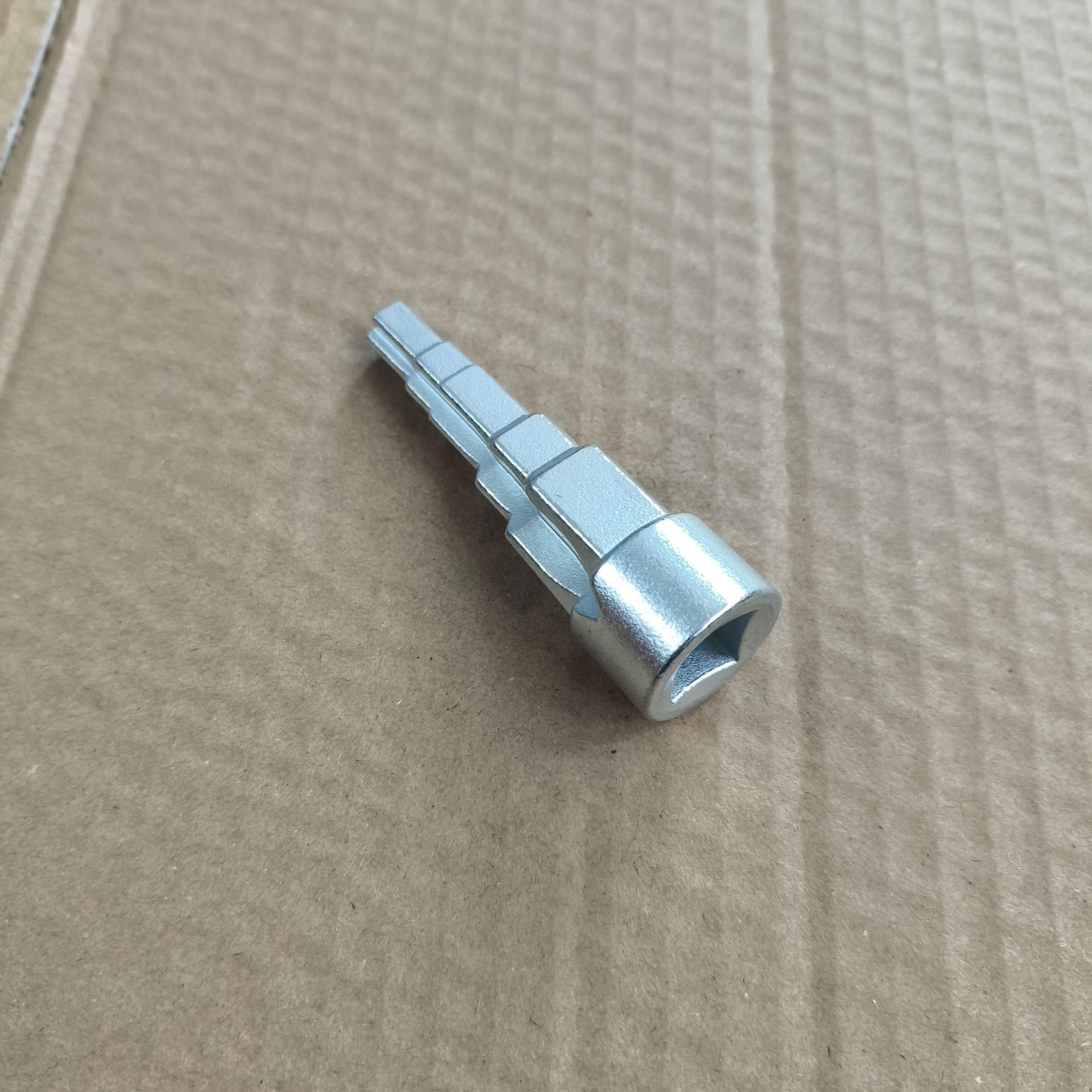 宝塔接头复合分级扳手阶梯扳手四方头阶梯头阀门抽水拆卸棘轮扳手