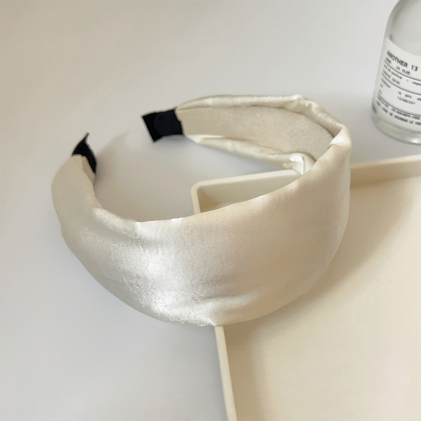 # 20 white satin wide-brimmed headband