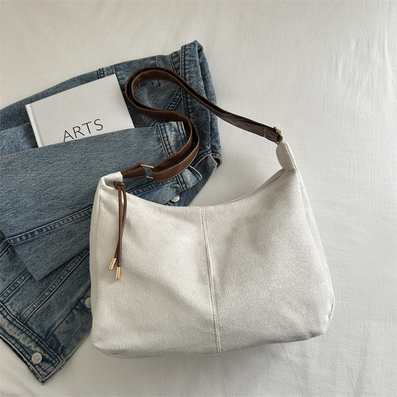 Simple bolso de tote encantador invierno 2024 nuevo estilo versátil bolso de hombro de este año bolso casual para mujeres