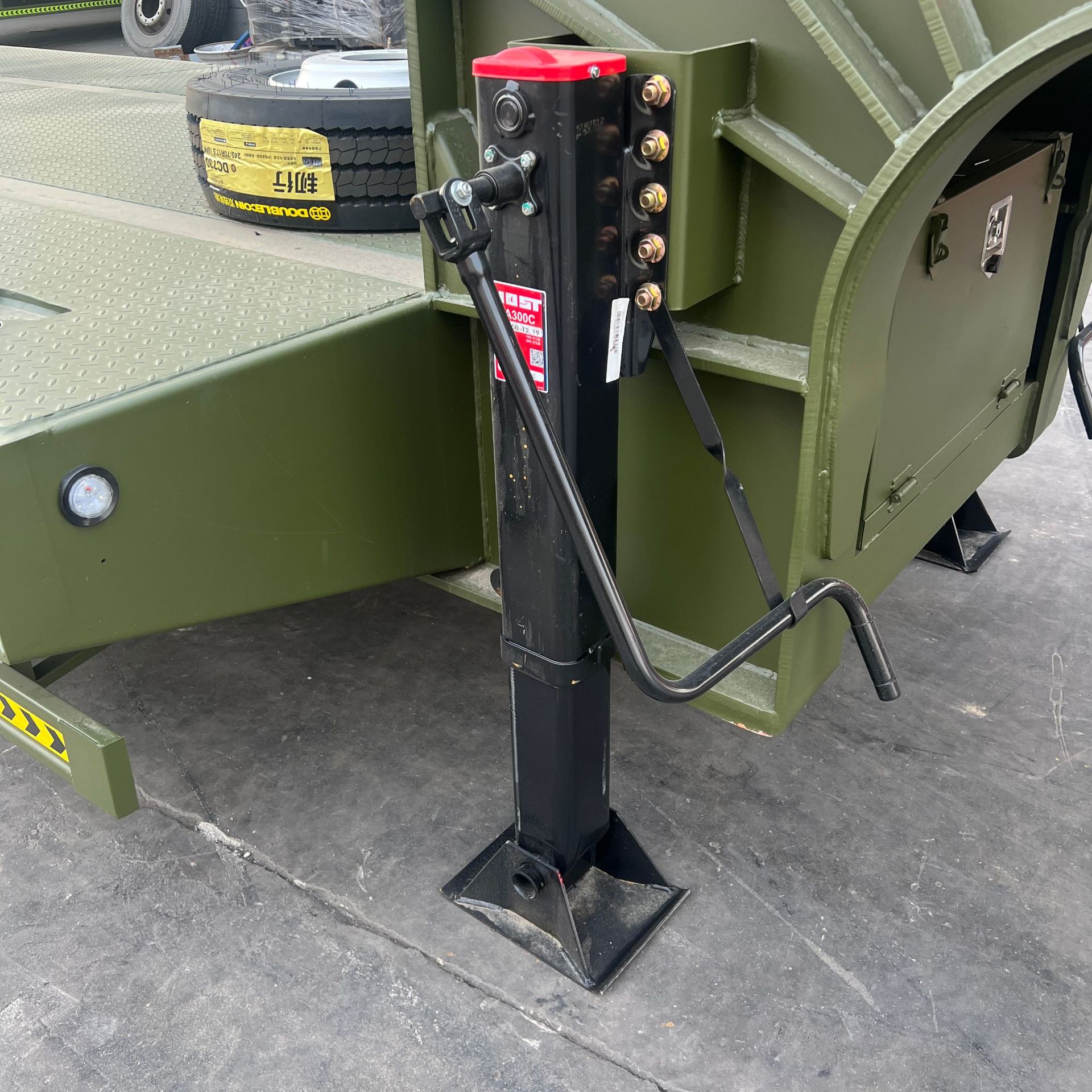 Specializing in the Production and Supply of Export Special Vehicles and Heavy-Duty Low-Bed Semi-Trailers for the Transportation of Heavy-Duty Engineering Machinery