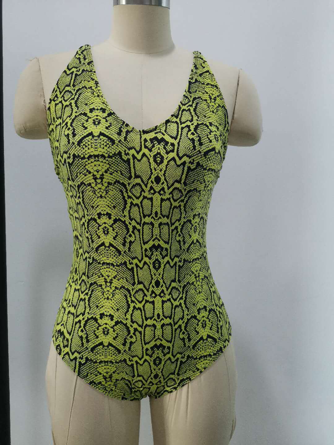 �¿�羳����Ӿ��ŷ���Ը��黨ӡ����ȪӾ�µ���Ӿװ���ڴ��ص�