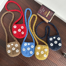 新款毛绒花朵刺绣单肩包可爱椭圆小小斜挎包ins高颜值随身手机包