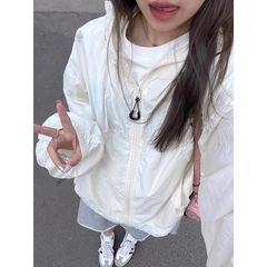 夏の女性のための屋外の軽くて通気性のある日焼け防止服新しいルーズフード付き長袖薄手のジャケットトレンディなレギュラー
