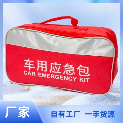 Car emergency kit, vehicle rescue Kempinq və səyahət - empty-red-emergency-kit-bag