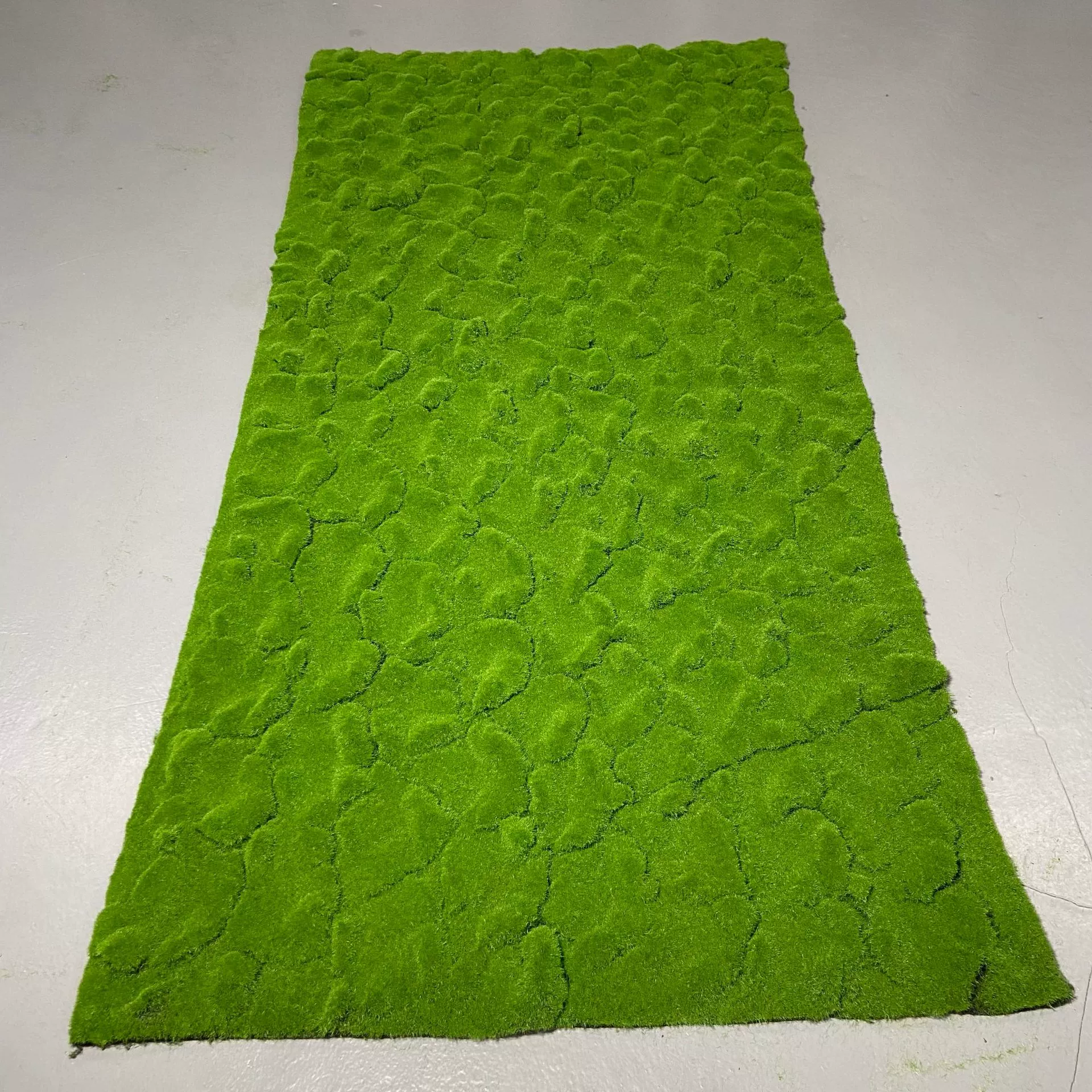 Fake moss turf, artificial plane moss turf, flat red base plane moss coffee base turf wholesale
