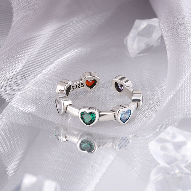 Fashionable retro sophisticated ring heart shaped