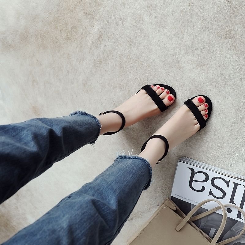 Sandalias para mujeres 2023 verano nuevo estilo francés con sandalias de talón grueso versátil de dedos abiertos sandalias de talón alto negro