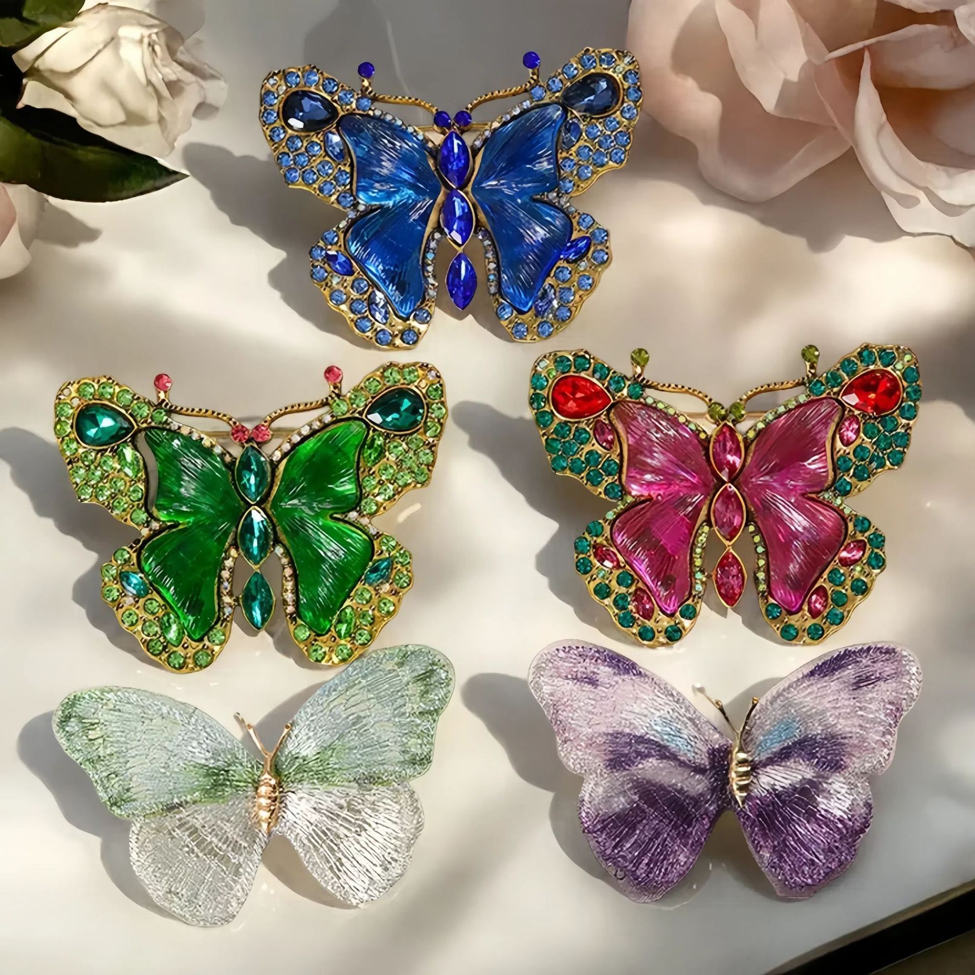 Fabric Embroidered Butterfly Brooch for Women, High-End Diamond-Encrusted Pearl Corsage, Niche Retro Cheongsam Accessories Pin