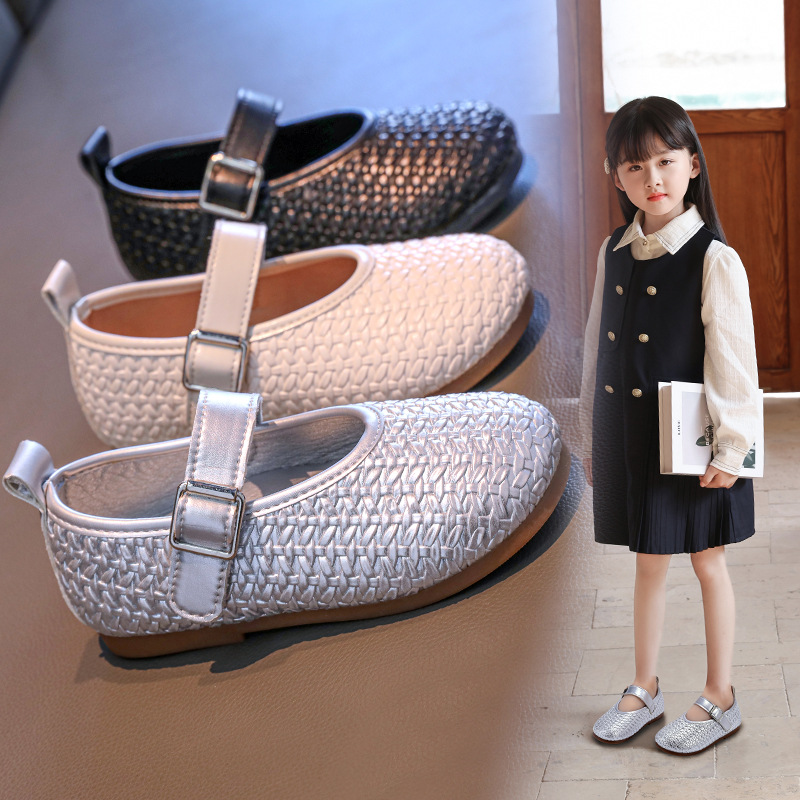Girls' Leather Shoes 2026 Spring New Style for Older Children, Silver Versatile Princess Shoes, Children's Shallow Slip-On Loafers