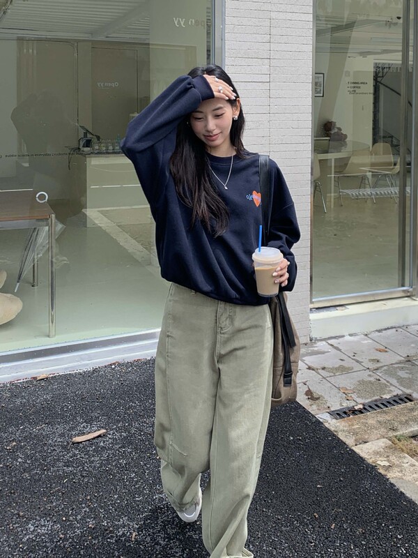 黄峥韩系爱心印花圆领长袖卫衣女2025秋季休闲百搭通勤上衣530919|undefined