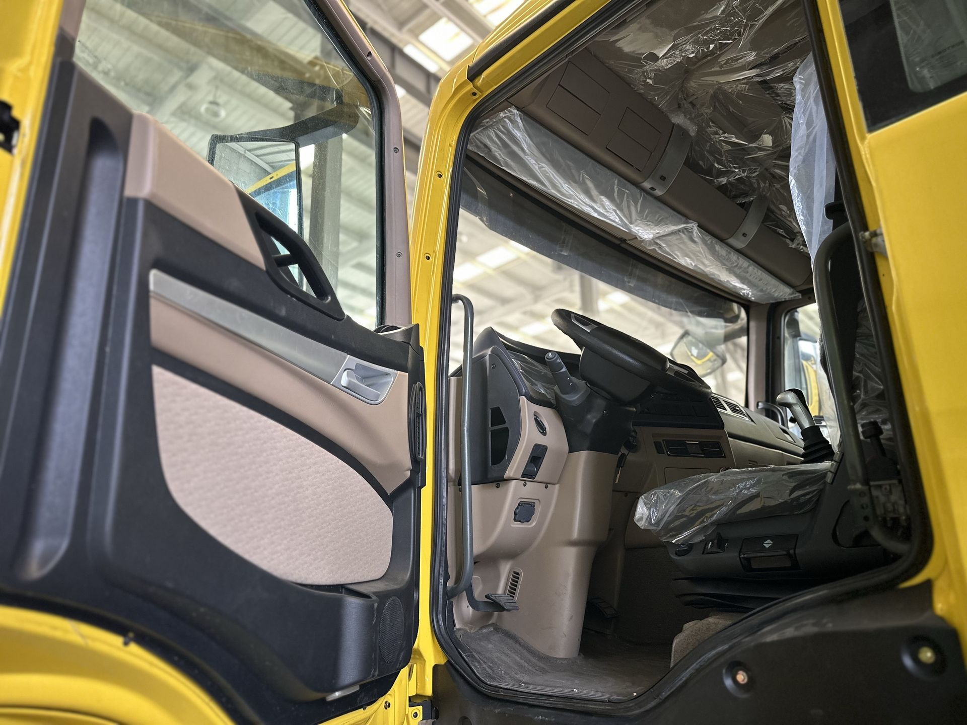HOWOTX 371-horsepower eight-wheel dump truck, direct factory supply for construction vehicles