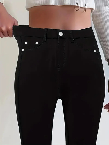 Stretchy, tight-fitting jeans with a high waist that slim the figure; slim-fit, ankle-length pants that lift the hips—pencil pants.