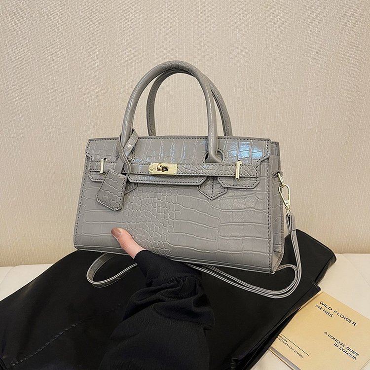 Solo lo mejor es digno de sus hombros.