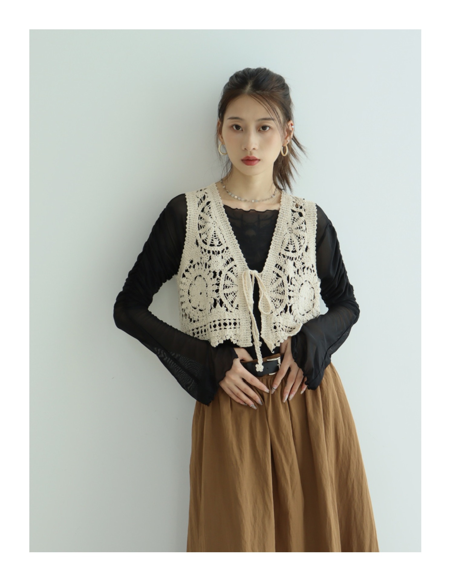 Japanese style retro vintage style crocheted hollow-out lace-up vest