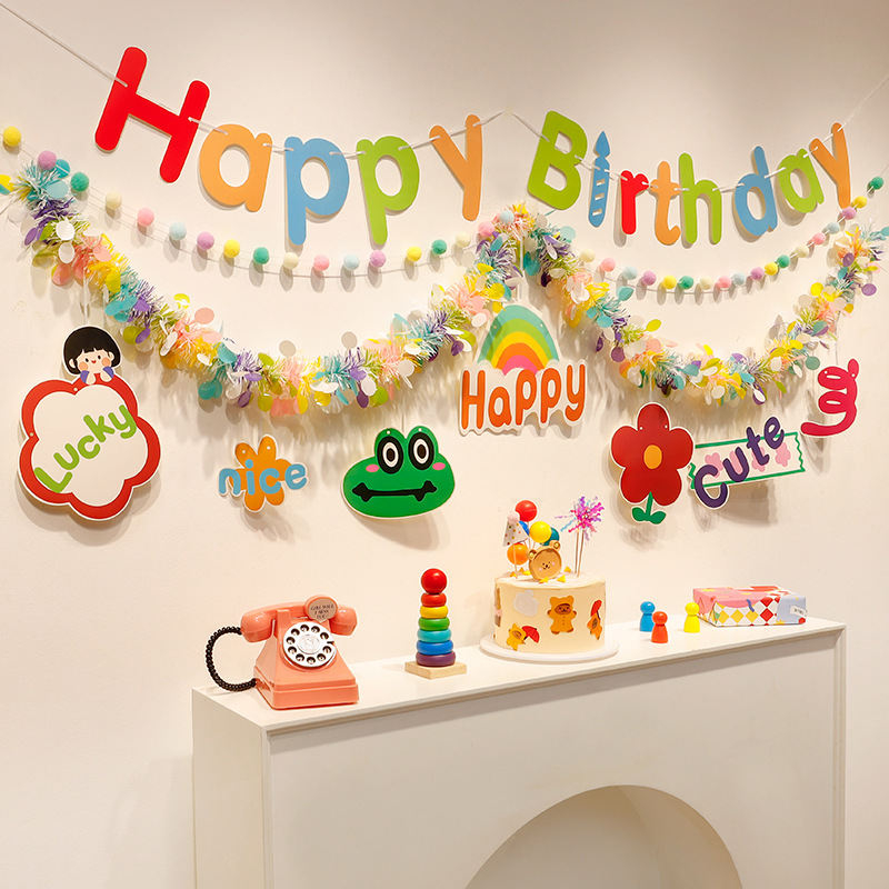 Vrolijke verjaardagsbanners van puffstrips, bloemen en lichtgevende decoraties voor de eerste verjaardag van jongens en meisjes: een feestelijke sfeer._voghion.com