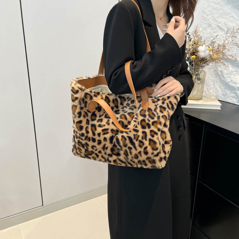 Bolso de moda de lana estampado para mujeres 2024 nuevo hombro bolso de brazo de una gran capacidad de viaje bolsa de mano