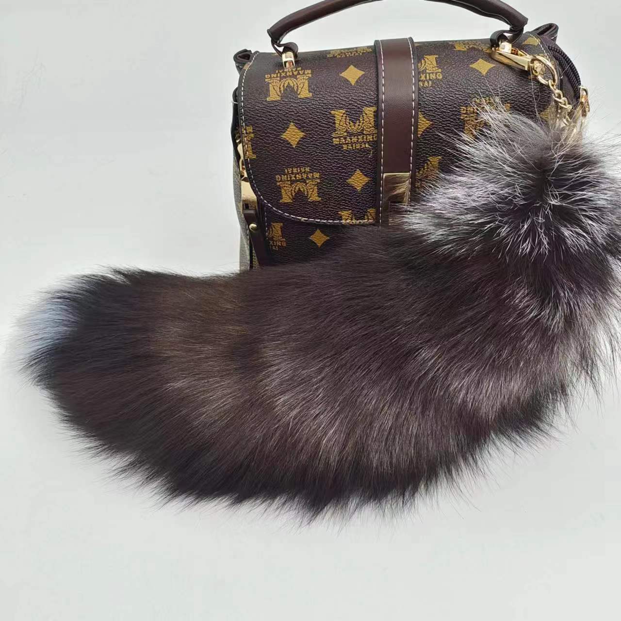 批发狐狸尾巴挂件超大钥匙链毛绒汽车挂坠道具皮草饰品箱包配饰