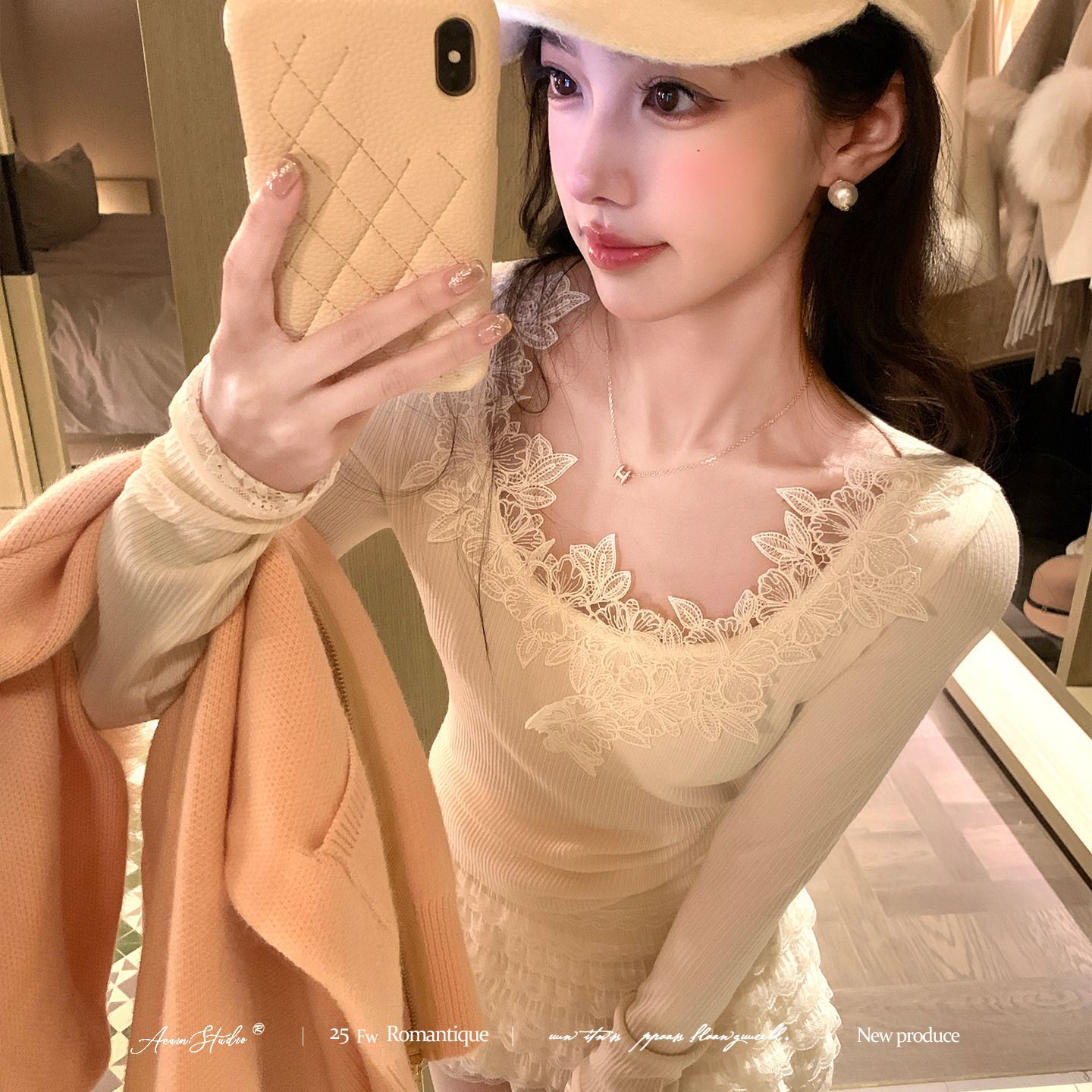 Autumn and Winter French Style Pure Desire Sweet Spicy Girl Slim Fit Three-Dimensional Floral U-Neck Stunning Base Shirt Women's Inner Top with a High-End Feel