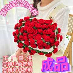 現物の完成品の手作り毛布はバラの花を編んで女神にプレゼントします。