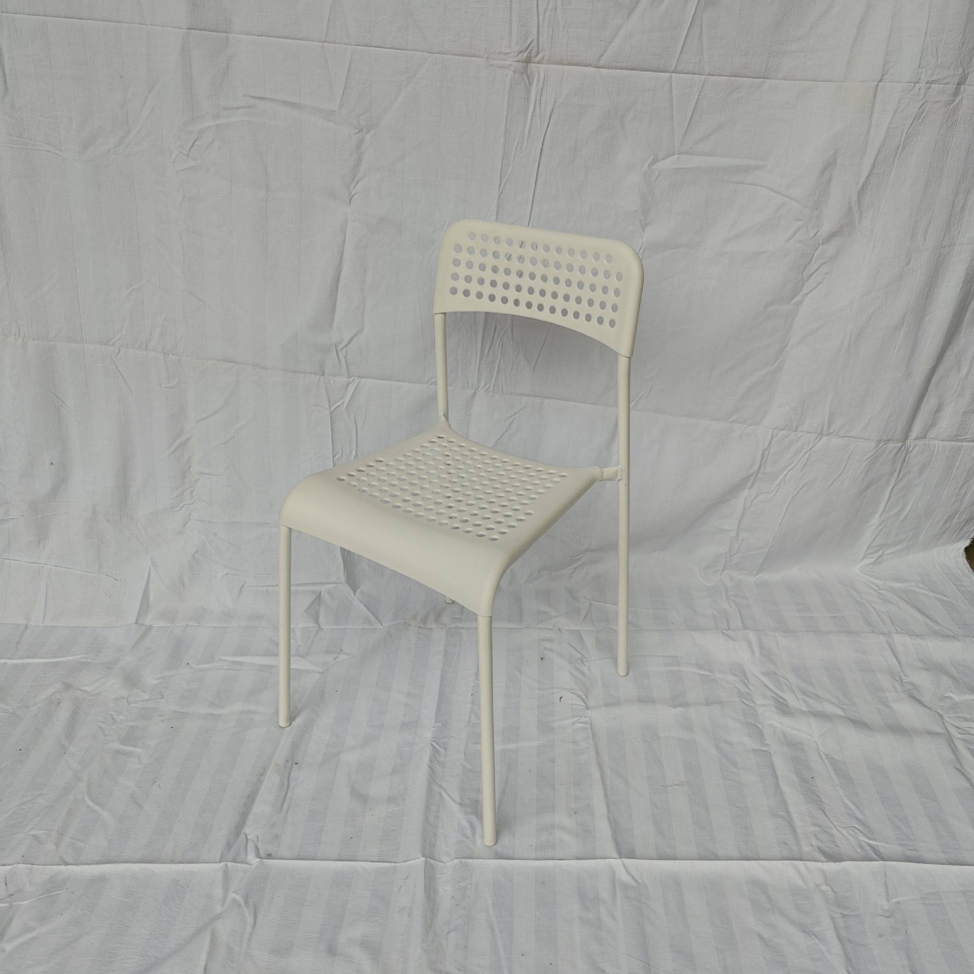 Silla de plástico simple Silla de agujero desmontable taburete apilable Silla de entrenamiento respaldo silla de oficina Silla de dormitorio de estudiantes