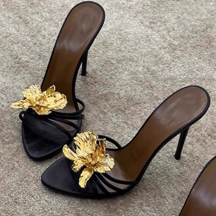 2025 новый летний металлический цветок французские красивые модные сандалии женские каблуки на каблуках черные сандалии