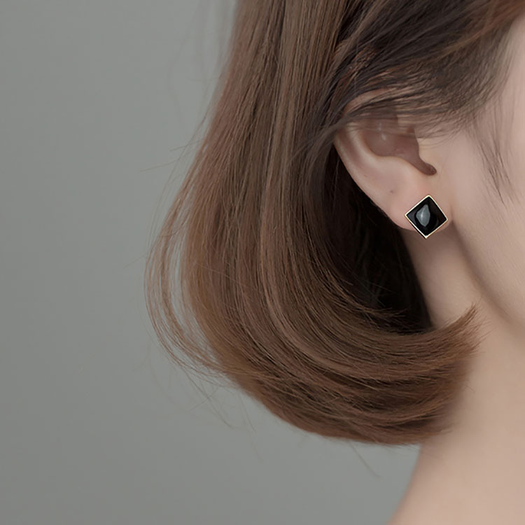 Boucles d'oreilles carrées noires Sunburst, simples et élégantes, style hongkongais chic, géométriques en forme de diamant, collection tendance 2022._voghion.com
