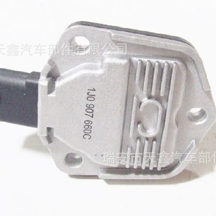 Applicable to Audi Touareg Phaeton Porsche Engine Oil Position Sensor Oil Temperature Sensor 1J0907660C