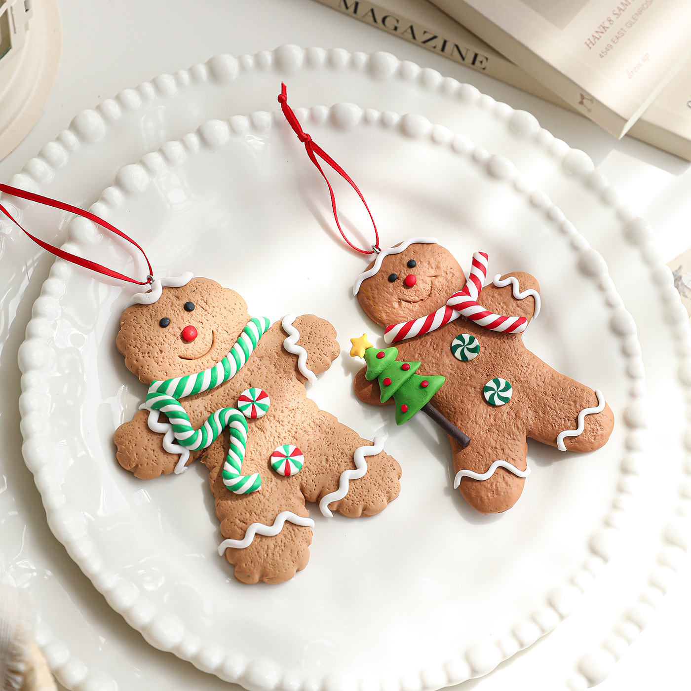 Nuevo hombre de pan de jengibre de cerámica suave pequeño colgante colgante árbol de Navidad adornos encantadores pan de jengibre hombre de Navidad decoración colgante retró dibujado a mano