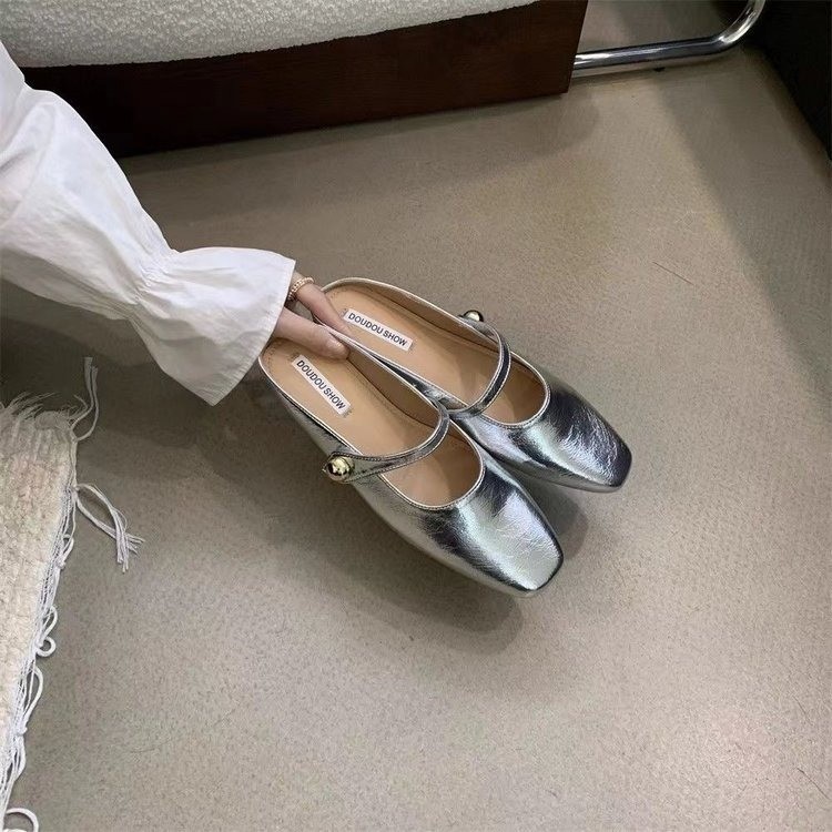 French-Style High-End Closed-Toe Half-Slippers for Women, 2026 Summer New Model, Outdoor Wear, Flat Retro Niche Mules